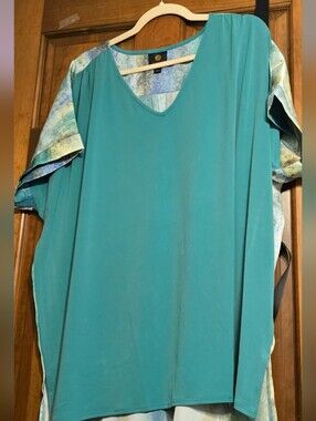 Women's Teal Short Sleeve V-Neck Top